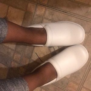 Women’s white clogs
